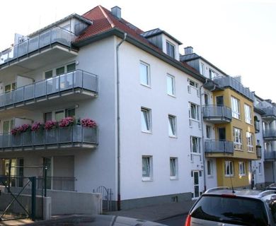 Wohnen im Grünen: Hochwertige 2 Zimmer-ETW mit Balkon in Düsseldorf-Benrath !