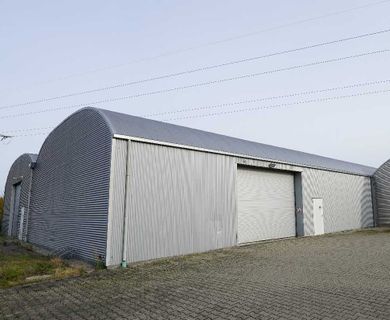 Etwa 1.000 m² große Lager- und Produktionshallen in Ratingen-Tiefenbroich