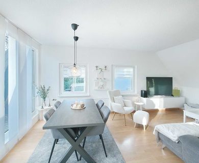 Seltene Chance: Freistehendes Zweifamilienhaus auf großem, sonnigem Grundstück in Ratingen-Mitte