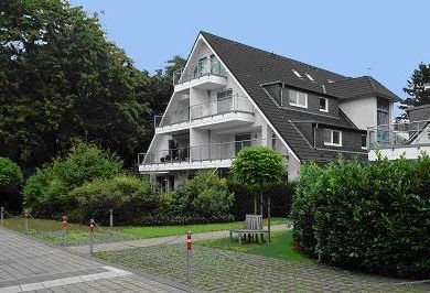 Eschenhof in Ratingen-Ost: Komfortable Dachgeschoss-Mais.-Wohnung mit Galerie und Aufzug