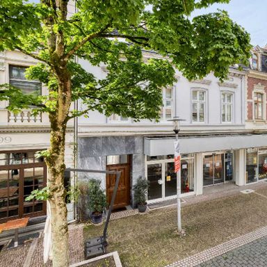 Erkrather Fußgängerzone: Großes Ladenlokal mit Lagerfläche