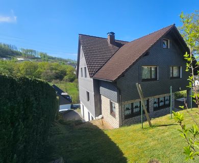 ***RESERVIERT***
Individuell nutzbares Zweifamilienhaus – ideal für Familien oder als Kapitalanlage!