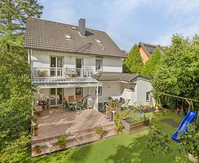 Freistehendes Ein-/Dreifamilienhaus auf großem Grundstück in Ratingen-Mitte