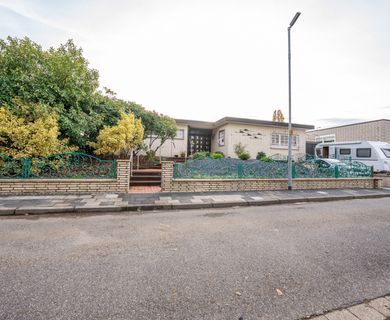 Bungalow mit 145 m² Wohnfläche, stilvolle Architektur und Wohlfühlkomfort auf einer Ebene