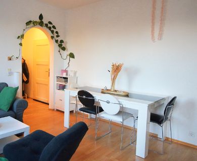 2-ZIMMER WOHNUNG IM CHARMANTEN ALTBAU AM RHEIN ZU MIETEN!