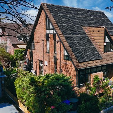 Wohnen 2.0 – So wohnt man heute! Freistehendes luxuriöses EFH in bester Lage von Neuss – Furth