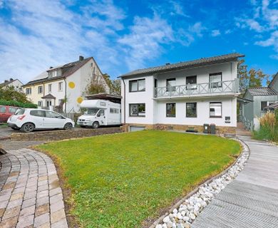 Gepflegtes Einfamilienhaus mit Einliegerwohnung auf Erbpacht mit schöner Gartenanlage