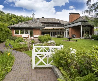 Exklusives Wohnen im Grünen – Herrschaftliches Anwesen mit Einliegerwohnung am Fleyer Wald