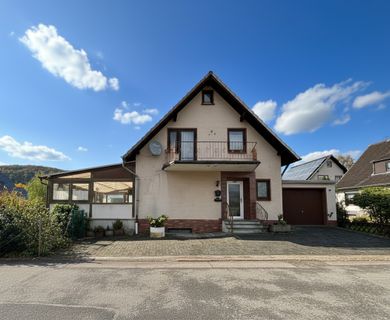 Charmantes Einfamilienhaus mit großzügigem Wintergarten in ruhiger Wohngegend von Dattenfeld!
