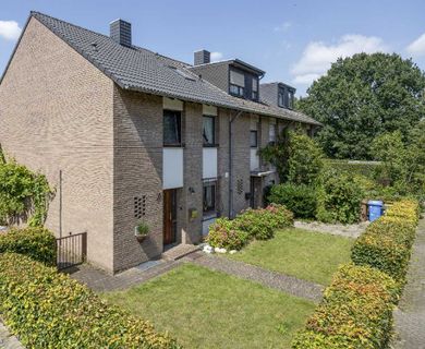 Keine Käuferprovision! Reihenendhaus auf großem Grundstück im Grachtenviertel von Ratingen