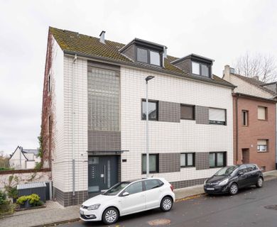 Direkt am Schmölderpark: Schickes DG-Appartement mit Einbauküche!