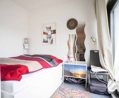 Direkt am Schmölderpark: Schickes DG-Appartement mit Einbauküche! - Photo 1