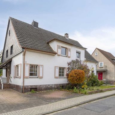Doppelhaushälfte mit Charme und Gartenidylle in Ratingen-Lintorf