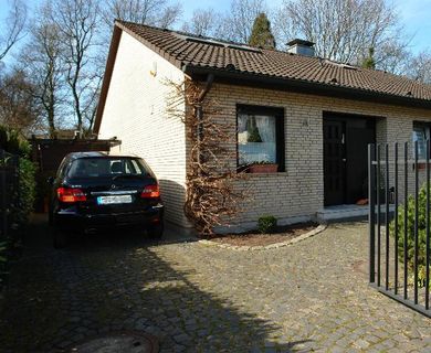 Ratingen-Hösel: Frei stehendes Einfamilienhaus in gehobener Lage und Ausstattung