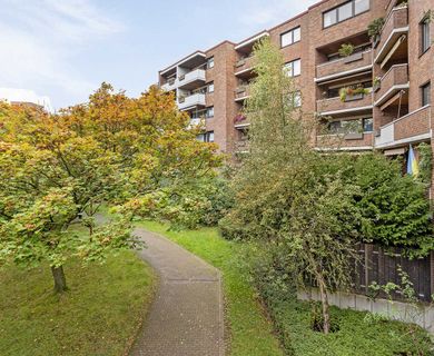 Düsseldorf-Düsseltal: Seltene Gartenwohnung mit Tiefgaragenstellplatz