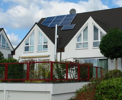 Weitreichende Ausblicke und anspruchsvolle Architektur erwarten Sie in diesem Traumhaus in Homberg!