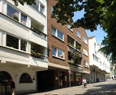 Voll vermietetes Wohn-/Geschäftshaus mit Praxisflächen im Herzen von Ratingen-Mitte !