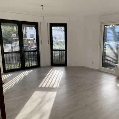 ideale 2 Zi. ETW am jap. Garten — mit Balkon, Lift und TG (in Niederkassel)