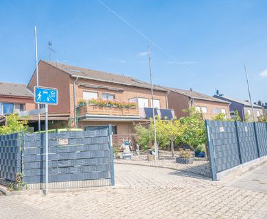 Wohnen, leben, genießen – Doppelhaushälfte mit Garten, Terrassen und Platz für die ganze Familie