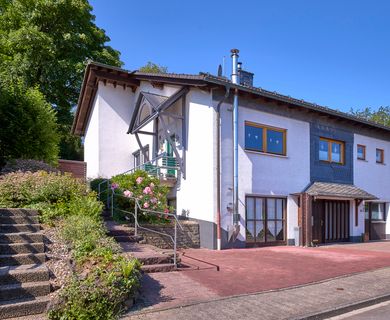 Attraktives Einfamilienhaus mit Einliegerwohnung in ruhiger Höhenlage von Gummersbach-Derschlag!