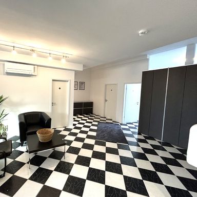 Düsseldorf-Stadtmitte! Großzügige Bürofläche! Provisionsfrei für den Mieter!