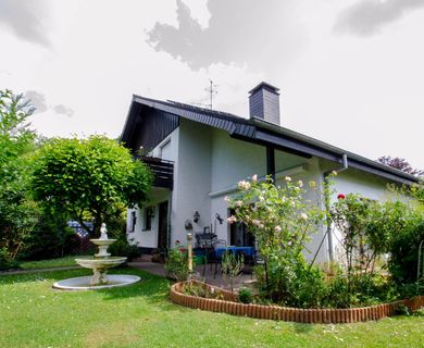 Charmantes Zweifamilienhaus mit Garage, Stellplatz und Keller in Fröndenberg-Dellwig