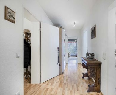 Großzügige 4-Zimmer-Stadtwohnung mit zwei Loggien und Aufzug in Ratingen-Mitte