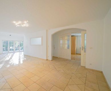 Freistehendes Einfamilienhaus mit Garten und Sonnenbalkon - Foto 3