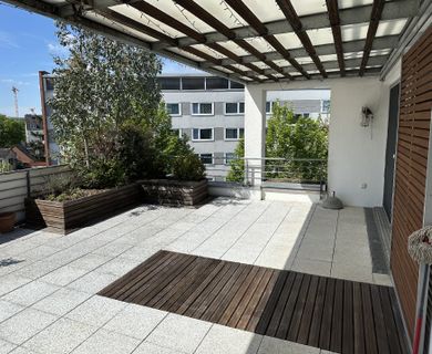 Düsseldorf-Lörick: Großzügiges Penthouse (5 Zimmer) mit Dachterrasse und Einbauküche!