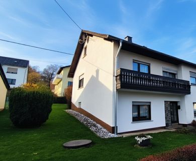 *RESERVIERT* Charmantes Einfamilienhaus in ruhiger Wohnlage von Ebernhahn – mit unverbaubarem Blick