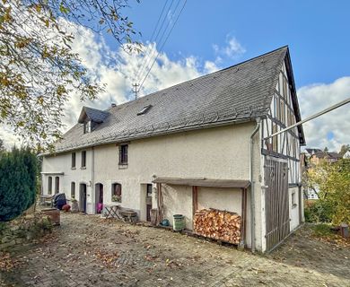 Stilvoll & liebevoll saniertes Fachwerkhaus mit Charme auf schönem, großen Gartengrundstück!