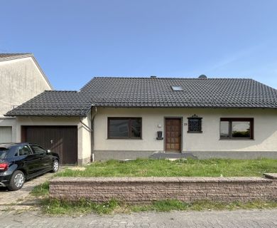 großzügiges, freistehendes Einfamilienhaus mit viel Potenzial in schöner Wohnlage von Lohmar