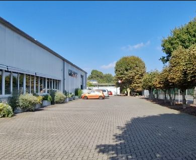 Geldern: Vermietete Gewerbehalle mit hochwertigem Einfamilienhaus