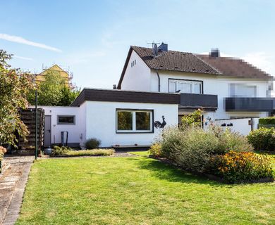 NEU: Großzügige Doppelhaushälfte mit traumhaftem Garten in ruhiger Lage