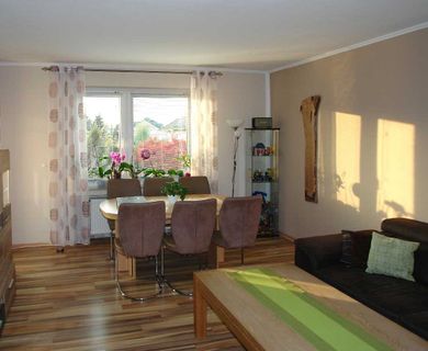 Familienfreundliche 3 Zi.-Eigentumswohnung mit Loggia in Ratingen-Tiefenbroich!