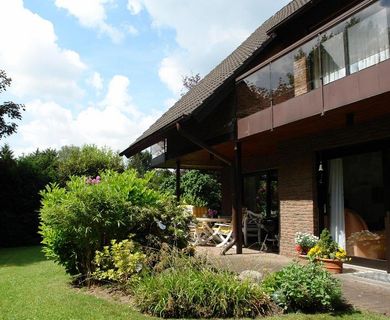 Traumhaft helles Einfamilienhaus mit vielen phantastischen Gartenaussichten in Ratingen-Hösel!