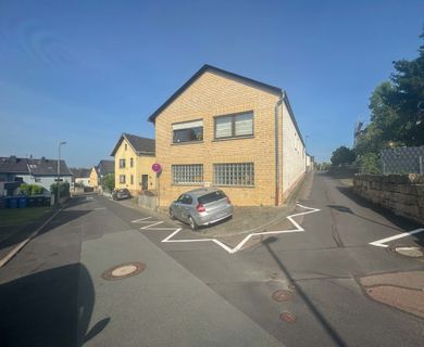 Solides 5 Parteienhaus mit Gewerbehalle in guter Lage vor Limburg a. d. Lahn!