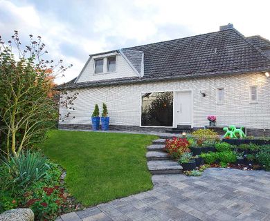 Repräsentatives, hochwertiges Einfamilienhaus mit ELW in bester Lage von Ratingen-Mitte/Ost!