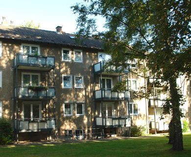 Ratingen-Ost: Renovierte 2-Zi.-Eigentumswohnung im Erdgeschoss mit zwei Balkonen !