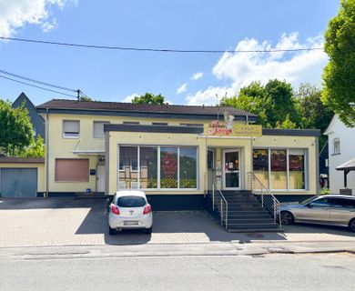 **REDUZIERT** Vermietetes Wohn- und Geschäftshaus in zentraler Lage von Reichshof!