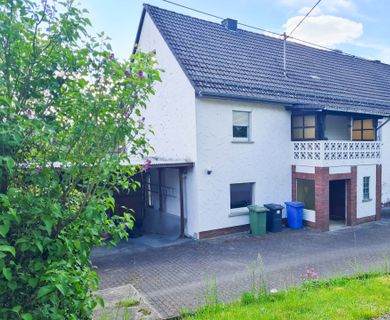 Kleintierhalter aufgepasst – Geräumiges Ein-/Zweifamilienhaus in schöner Ortsrandlage zu verkaufen!