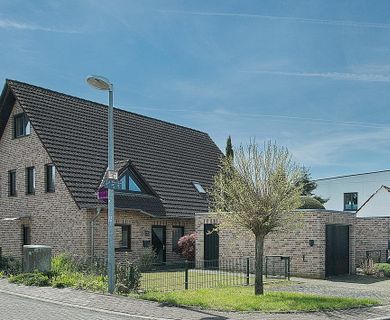 Provisionsfrei für Kaufende: Junge Doppelhaushälfte auf großem Eckgrundstück in Ratingen-Lintorf