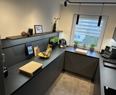 Sanierte 4 Zi. Wohnung mit Loggia und LUXUS EBK !