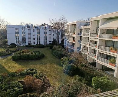 VOR DEN TOREN VON DÜSSELDORF – Top ausgestattete 2-Zi.-Whg. mit Loggia