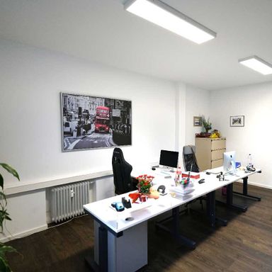 Gepflegte Bürofläche (ca. 64 m²) im Erdgeschoss mit drei Räumen in Rtg.-West
