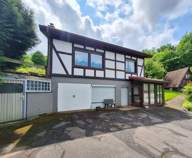 Kleines Einfamilien-/Ferienhaus mit Nebengebäude in absolut ruhiger Höhenlage von Morsbach!