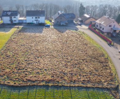 Großzügiges Grundstück in schöner Höhenlage von Windeck!