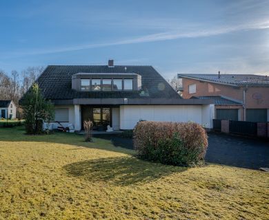 Wohnen auf fast 300m² mit Pool, Garten und Einliegerwohnung!