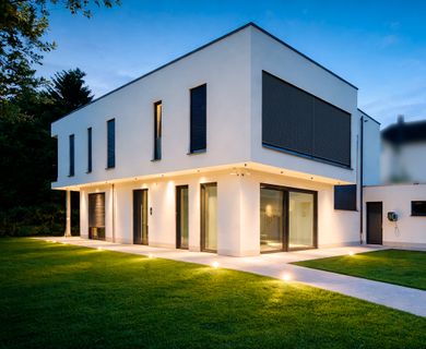 Stilvolle Luxusimmobilie mit Premium-Ausstattung, großer Doppelgarage und großzügigem Raumkonzept!