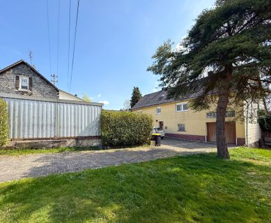 Charmantes, ehem. Fachwerkhaus in Randlage mit weitläufigem Garten & Fernblick! + Nebengebäude